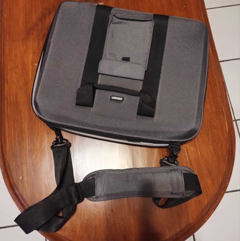 Cocoon laptop bag